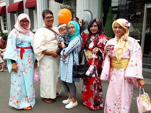 Sat, May 13th, 2017 --- 🎊🎎🎍🎋🗾👘 #JFashionJumpers #kawaii #family at #Ennichisai2017 #LittleTokyo #JapaneseFestival #Jakarta 👘🗾🎋🎍🎎🎊
-
Otsukaresamadeshita @mineko_shirota
@ikayunsitapratiwi90 @meilina_kurniawati -
-
-
#clozetteid #japanstyle #Yukata #Kimono #fashion #style #hootd #headscarf #stylecovered #obi