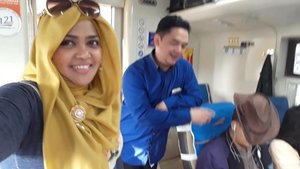Wed, June 13th, 2018 ---🚞🚄🚅🚆🚇🚉🚈 #MudikLebaran to #Bandung with hubby @erdin.saef at #KAArgoParahyanganPremium from #GambirRailwayStation 🚈🚉🚇🚆🚅🚄🚞 1st time mudik after married nih hihihi... degdegan 😂😍🤣
----
----
----
#clozetteid
#nhkkawaii 
#modestfashion
#train
#traveling
#couple
#Lebaran2018
#IdulFitri1439H