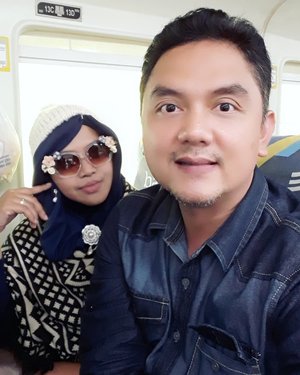 🚇🚄🚈Fri, June 29th, 2018 --- cuzz to #Bandung (again!) from #GambirRailwayStation #Jakarta . Deg2an takut ketinggalan #kereta hehehe... Alhamdulillah... pas bingit kereta #ArgoParahyangan baru sampai di Gambir pas kita sampai 😆🚈🚄🚇----#clozetteid #nhkkawaii #travelingtoBandung#travelingoutfit#train#modestwear#modestfashion#denim#knit