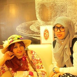 🌹🌺📷 "Sisters & Styles" 👭 #ootd #hotd #ClozetteID #scarfmagz #fashion #style #JFashionJumpers #community #jakartastreetstyle #springfashion 📷🌺🌹#modestfashion #coveredstyle #veil #vintage #vintagefashion #shabbychic #romagyaru #kawaiistyle #heztyharajuku #fashionbook #author #hijabfashion #beautyblogger #kotatua #jakarta #headscarf #modestfashion #indonesia #coveredstyle #hijab #hijabstyle #hijabi