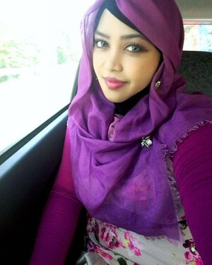 July 24th, 2016 ---- On the way to #GedungSasanaWiraSakti #Ditkesad  #Cililitan this morning💕👗👠 👮#clozetteID @clozetteid #OOTD #hootd #fashion #style  #modestfashion #modestwear #coveredstyle #headscarf #scarf #hijabindonesia #hijabstyle #purple #fuschia
