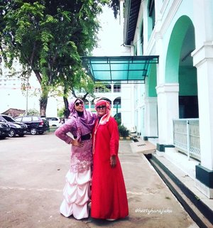 December 25th, 2016--- My #hootd at monthly #pengajian #RSPAD (#hospitalarmy ) #Jakarta with my #Mama . #Mauve and #Red kinda day... 😉 Happy Sunday and #happyholiday , Universe! 💗💕 #clozetteID #fashion #style #fashiongrammer #modestfashion #modestwear #stylecovered #headscarf #MomandMe #MomandDaughter #likemotherlikedaughter