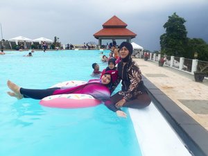 🌫🏊⛱🍩 Sun, March 26th, 2017 --- #MomandMe ... #swimming at #skypool #ResortGiriTirtaKahuripan #Purwakarta . Though the sky was #dark and #rainy ... we still #enjoy #swimming & #havefun ⛱🏊🌫
-
-
#hijabtraveler #clozetteid #burkini #fashion #style #modestwear #turban #happyholiday #visitPurwakarta #visitWestJava #traveling #traveler #swimmingpool #modestswimwear #hootd
