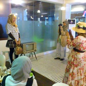 🌹🌺📷 "The Process" #ootd #hotd #ClozetteID #scarfmagz #fashion #style #JFashionJumpers #community #jakartastreetstyle #springfashion 📷🌺🌹#modestfashion #coveredstyle #veil #vintage #vintagefashion #shabbychic #romagyaru #kawaiistyle #heztyharajuku #fashionbook #author #hijabfashion #beautyblogger #kotatua #jakarta #headscarf #modestfashion #indonesia #coveredstyle #hijab #hijabstyle #hijabi