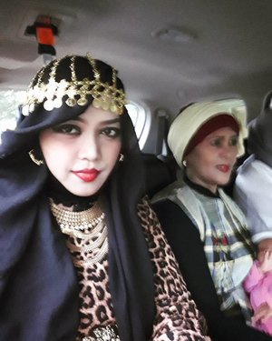 Sat, June 24th, 2017 --- 👑 #Queen #Cleopatra is ready for #Eid 🕌 hihihi... 😁 sebenarnya sudah tepar nih maagnya 😵. #Redlipstick 💄 is helping me so much lolz.  Otw to my mom's big fam now. C u there! 😘 #HappyEid, everyone! Maaf lahir batin yaa...
-
-
-
-
-
-
#clozetteid #Eidlook #fashion #hootd #hijabistyle #stylecovered #leopard #golden #blinkblink
