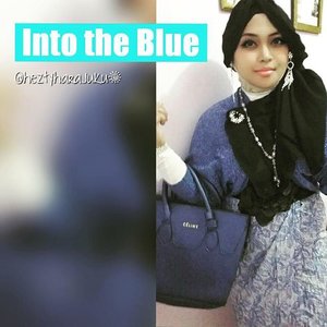 🌊🍹🗻#Clozetteid #COTW #IntotheBlue 🗻🍹🌊 #sarung #jakartastreetstyle #jakarta #Indonesia #modestfashion #modest #style #stylish #fashion #coveredstyle #scarf #headscarf #blue #sophisticated #elegance