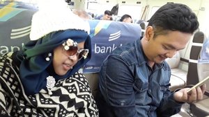 🚇🚄🚈Fri, June 29th, 2018 ---Gara2 daku ga bisa naik bis, Papih naik kereta klo mau bareng daku ke Bandung 🤣🤣 😚😘😗---- cuzz to #Bandung (again!) from #GambirRailwayStation #Jakarta . Deg2an takut ketinggalan #kereta hehehe... Alhamdulillah... pas bingit kereta #ArgoParahyangan baru sampai di Gambir pas kita sampai 😆🚈🚄🚇----#clozetteid #nhkkawaii #travelingtoBandung#travelingoutfit#train#modestwear#modestfashion#denim#knit