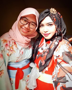 Sat, May 13th, 2017 --- Ready to visit #Ennichisai2017 #LittleTokyo #Festival #Jakarta with @meilina_kurniawati 👘🗾🎋🎍🎎🎊
-
Sisters in #Yukata tp yang satu no effort buat sipit seperti #Jepang, sedangkan yang satunya berusaha keras bgt 😂 -
-
-
#clozetteid #japanstyle #Yukata #Kimono #fashion #style #hootd #headscarf #stylecovered #obi