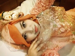 Sun, Dec 4th, 2016--- Day 2: " On the #WeddingDay " of the #beautifulbride, my #cousin Sophia in #Surabaya👰👸💕💐 #Happy #Wedding , Ping! All the best! Amiin... 😉✈😎 @clozetteid #clozetteID #hootd #modestwear #modestfashion #stylecovered #fashion #style #traveling #SurabayaTrip #hijabfestive #headscarf #fashionvlogger #fashiongrammer #weddingparty #peachperfect #muslimbride