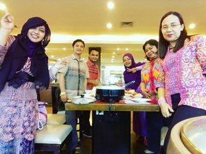 Tue, Nov 15th, 2016 ---- #celebration of all things , feel #grateful as always ! at #Hanamasa MargoCity #Depok 😉😇💕#Japanesefood #Indonesianfashion #style #ethnicfashion #friendship #clozetteID #hootd #ootd #coworker #instamoment #lecturers #Polimedian