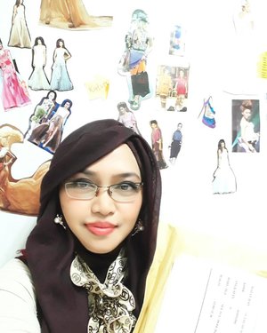 LATEPOST: #ClassicElegant as #lecturer . Setiap cewek punya dua sisi kepribadian yg berbeda, this is me as #HestiSensei , tetap #stylish but more #elegant . Another half of me is #HestiHarajuku : an author and #unique #traveler . More crazy , childlook and more fun 😆 -
-
-
-
-
-
-
#clozetteid #fashion #style #hootd #modestwear
#modestfashion
#stylecovered
#hijabstyle
#headscarf