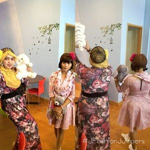 July 24th, 2015 ----- 🎀🌸💖 #heztyharajuku 's & @mineko_shirota from #JFashionJumpers #FashionCommunity #Jakarta #Indonesia #OOTD #hotd #fashion #style with #headscarf #clozetteid 💖🌸🎀 #twinstyle theme of the day is #sweet #kawaii #girlie #vintagefashion . Inspired by #dollykei #TokyoFashion 😉 🐼🍨🐼 #foodtraveler  #vlogger #dolls  #stylishtraveler #foodhunter #Depok  #Indonesia #modestfashion #coveredstyle #scarf #hijabstyle #shabbychic #instafashion