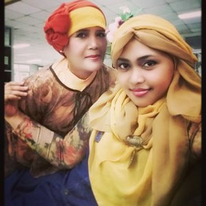 🌺🌻🍊#momanddaughter #instyle 🍊🌼🌻#ClozetteID #hotd #headscarf #scarfmagz #modestfashion #coveredstyle #headscarf #fashion #style #Indonesian #muslimfamily