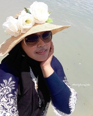 Sun,  February 26th, 2017 ---- 🌊🌞🌴 at #SariRinggung #Beach #Lampung ... #enjoy this #serenity . May this #beautiful place bring me a #peacefulheart amiin... 🌴🌞🌊 😎 #clozetteID #seashore #modestfashion #hijabtraveler #traveling #travelstyle #Hootd #ootd #fashion #style #stylishmodesty #stylecovered #beachlover #Sumatera  #headscarf #VisitLampung #VisitIndonesia