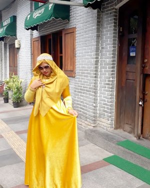 LATEPOST:  #Goldy in #style 🌹💍 walking thru #Bragastreet #Bandung near our hotel --- Aston Braga 🌹💍💏---------#clozetteid #nhkkawaii #modestfashion #modestwear #hijabtraveler #EidMubarak#classy #Eid1439H#Postwed