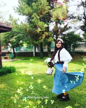 Sun, Nov 20th, 2016--- Feels like a #Princess ! 👸😄👑🌹🌸🌼🌻🌷🌺
#BigFamilygathering #TamanWiladatika #Cibubur #Jakarta #UrbanPark . My #hootd Inspired by #RomaGyaru #fashion #style in #Shibuya , Japan ---> #flowercrown #denim #whitelace #vintage #shabbychic and #kawaii #furboots 🚗⛳🗻 Setelah Mang Tua dan Mak Tua wafat, kami berinisiatif untuk bikin acara kumpul2 keliling per 3 bulanan . InshaAllah selanjutnya di Ciater , Subang, bulan Februari 2017 amiin. Oya, as usual dimanapun dan kapanpun daku bertindak sebagai seksi Publikasi, Dokumentasi dan Acara, termasuk urusan nentuin #dresscode lolz. Kali ini temanya Denim . 👗👖💕 So much fun! Semoga selanjutnya lebih rame lagi dan terima kasih banyak buat yg bisa hadir hari ini. Love you all! 😘 #clozetteid #modestfashion #fashiongram #fashionvlogger #headscarf #scarf #muslimfamily #instamoment #hijabstyle #stylishmodesty