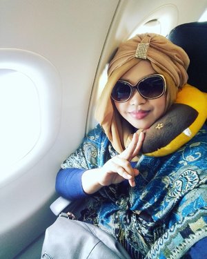 Dec 3rd, 2016---- " #Takeoff ------#hijabtraveler #princess #soloTrip to #Surabaya ! ✈🚀👑 Duluu banget ke Surabaya tahun 1999 sama Babeh tapi cuma numpang lewat. Duluuu banget juga #solotrip with #jetplane dan sempet bikin trauma karena naik maskapai yg skrg udah tiada hahaha! Serius waktu itu sampe panik karena ada kesulitan mendarat. Nah! Sekarang mau coba lagi solotrip with jetplane. Kebetulan hari minggu besok sepupuku mau menikah, & alhamdulillah jg lg bisa kesana minggu ini... so... doain #safetrip yaa... bismillah! 👑🚀✈ #clozetteID @clozetteid #muslimahtraveler #modestfashion #modestwear #hwadscarf #turban #stylecovered #fashionvlogger #hootd #ootd #fashion #style