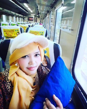 LATEPOST: Sun, October 8th, 2017---
🚈🚅🚉
Alhamdulillah... inside #KAI @keretaapikita #eksekutif #TegalBahari . 
Kalau #Princess bepergian itu harus segerbong sendiri... ga bisa bareng2 penumpang lainnya 🤣🤣😂😂😂 *minta dilempar bunga * -
-
-
-
-
#clozetteID 
#hootd
#travelsuit
#modestwear
#modestfashion
#hijabtraveler
#traveling
#visitCirebon