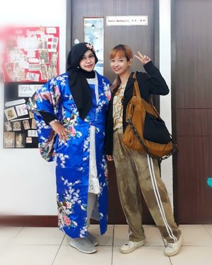Thu, August 29th, 2019--- 👘♥️🗻⛩ Sama2 suka #Fashion dan sama2 dari #Pontianak (West Borneo) tapi... Kalau Sensei lebih ke #JPop, si @urayyulian ini lebih ke Hallyu (#Kpop ) haha!... Uray juga jadi anak bimbingan #HestiSensei , dia sudah dinyatakan lulus dengan TAnya yang menampilkan pakaian #readytowear yg terinspirasi #RumahBetang khas KalBar dengan gaya Sporty Casual 👩‍🎓 Congratz, ya, Uray!... Sukses terus ya ke depannya!... amiin. --Btw hari ini Sensei lagi pengen pake #Satin #Kimono yang sudah dimodif jadi #longcoat. Kimono nya dari seserahan dulu 🤣 baru bisa dipake sekarang. Alhamdulillah juga masih nemu #kanzashi buat hiasan kerudungnya.  Bros Kanzashi ini souvenir pengajian waktu mau nikah 😊 cucok yaaa... haha---#clozetteid #nhkkawaii#kawaiicouple#kawaiimodesty#modestfashion#modestwear#Japanesefashion#hootd