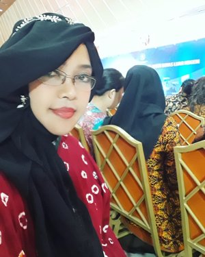 Tue, April 24th, 2018 --- attending Peresmian Sistem Informasi Perjalanan Dinas Luar Negeri ( #SIMPEL ) . Make it simple to going abroad! (Gitu sih katanya... nanti kita coba 😉 ) at Gedung Krida Bhakti #Kemsetneg on behalf #Polimedia . PS: dresscode-nya Batik lengan panjang / ethnic style . Thank you, Mbak Sari kain jumputannyaa... 😍---#simpelaja#Setneg#dresscode#modestwear#JumputanSolo#clozetteid#modestfashion