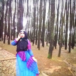 Dec 5th, 2016 --- 👑💀👸😨 Still remember this blue-red-tosca #dress ? This is lebaran dress from Aa mix with my #Cinderella  skirt and black obi belt. Do u know this place ? Yup ! #Mangunan #Pineforest #Imogiri . It was #rainy and #foggy & suddenly my #imagination drives me as a " LostPrincess " who try to find the way out. Escape from #spooky #forest 😨👸💀👑 #clozetteID @clozetteid #princessgown #tiara #hootd #ootd #fashion #style #Yogyatrip #hijabtraveler #modestwear #modestfashion #stylecovered #fashionvlogger #fashiongrammer