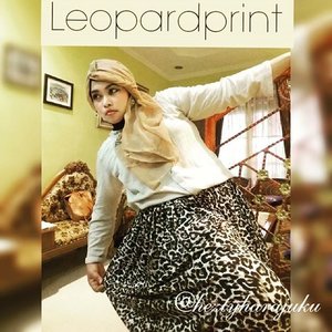 😺😼😺 #leopardpattern #animalprint #aladdinpants #heztyharajuku #turban #turbanista #modestfashion #coveredstyle #scarf #headscarf 😺😼😺 #OOTD #fashion #style #instafashion #instabeauty #modest #modesty #stylish #clozetteid @clozetteid