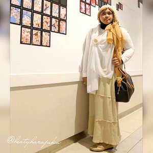 July 20th, 2015 🚘🚞🚗 #GoDiscover #ClozetteID #CordovaTravel #TravelinStyle 🚗🚞🚘 #heztyharajuku #JFashionJumpers #FashionCommunity #Jakarta #Indonesia in #hijabchallenge #ootd #hotd #fashion #style 🌸🍥🌸#instafashion #modestfashion #modesty #stylish  #scarf #headscarf#vintagestyle #vintagefashion  #dollykei #1920s #eidholiday #kawaii  #Eid2015 🌸🍥🌸...white and beige kinda day... exploring #Japanese shopping mall  @aeonmallbsdcity as #stylishtraveler / #travelvlogger... enjoy Ramen Village & Sakura Park with my dear sisters. Wearing white as the symbol of purity and victory of Eid... 😉