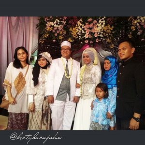 💖👰👸 OCT 25th, 2015---- #heztyharajuku #OOTD live from #Lampung #Sumatera : my Brother's #wedding . #modestfashion #coveredstyle #hijabfestive #scarf #scarfstyle #headscarf "Do I look like a #bridesmaid ? " 😂😂😂 #instafashion #instamoment #ClozetteID #fashion #style #veil #kebaya #kutubaru #victorian #vintagefashion #glamour #muslimwedding #weddinggown 👸👰💖