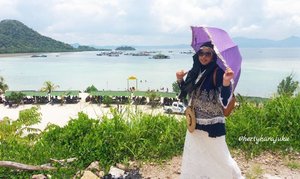 Sun,  February 26th, 2017 ---- 🌊🌞🌴 at #SariRinggung #Beach #Lampung & #enjoy this #serenity 🌴🌞🌊 😎 -------------------🚤🌞🌊--------------------
-------------------🌊🌞🚤-------------------- #clozetteID #seashore #modestfashion #hijabtraveler #traveling #travelstyle #Hootd #ootd #fashion #style #stylishmodesty #stylecovered #beachlover #Sumatera  #headscarf #VisitLampung #VisitIndonesia