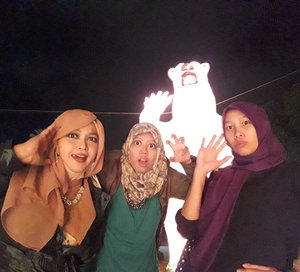 Sat. April 29th, 2017--- "Grrraaaaww!... there is #Kuma (Bear) behind us!!" 😂😂😂 #GirlsNightOut
#SaturdayNight at #TamanPelangJogja with @dewirahmawati29 and @lemoika . Enjoy the #lampions and feel #wonderful together !💋❤👠💄👒
---
---
@clozetteid #clozetteid #fashion #hootd #style #VisitYogya #Yogyakarta #modestfashion #stylecovered #headscarf #hijabi #hijabstyle #hijabtraveler