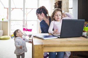 Tantangan Menjadi Freelancer Mom dengan 2 Anak - MELS PLAYROOM