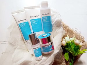Hi all! Today, I'd like to share you my recent skincare regime by @realbarrier for dry & sensitive skin. Though my original skin condition right now is combination but tend to dry.

These skincare are ultimately made to repair and recover our damaged skin barrier. Since the damaged skin barrier is the core cause of our skin problem. Among these 5 products, what I love most are the cleansing foam and aqua soothing ampoule. I often use then whenever I feel lazy to do the routine and eager to do the skipcare.

The very least product I'd like to suggest is the Extreme Cream, which I think that the cream is perfect for subtropical country instead to be used in Indonesia climate. The texture is very waxy and occlusive like making a thin layer over the skin. Some of you might feel greasy after.

The thorough review about these Real Barrier already posted in my blog. Feel free to pay a visit if you want to know the further detail. Simply click the link on my bio 🙃
.
.
.
#skincare  #skincarecommunity #skincarejunkie #skincareaddict #skincarelover #skincareritual #stylekorean #stylekorean_global #realbarrier #TrymeReviewme #skincare #dryskin #dehydratedskin #rasianbeauty #beautyflatlay #beautyfavorites #skincareblogger #idskincarecommunity #clozetteid