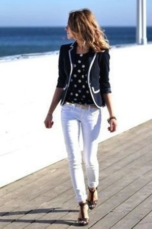 Navy blue polkadots n of course you can still wear it with your favorite white jeans