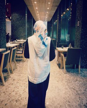I don't run away, I just move forward..📷 @swastika_anggi-#fromtheback #ootd #outfit #clozetteid #hijabi #casual #quotes
