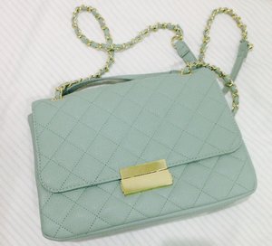 Medium bag with lovely mint-green color, lovely find!