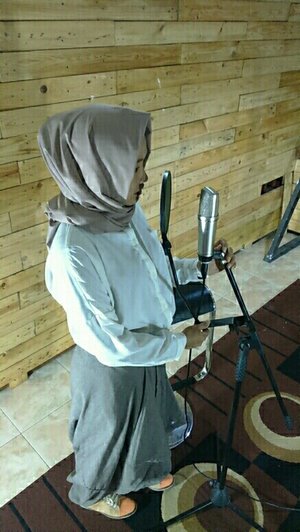 take vocal covering ratusan purnama 😊#recording #aadc2 #covering #latepost #instalike #hijabsinger #instalook #looks #outfit #style #hotd #ClozetteId #clozetter #COTW 