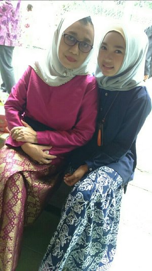 with mama 💖💖
#ClozetteId #weddingparty #love  #skirt #batik #navy #instame #instapict 