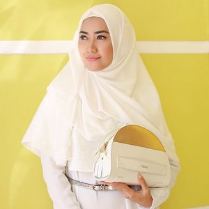 White for #Eid1436H Perfect with Halvo Bag from @merakigoods 😘 #ClozetteId #SimplyRaya