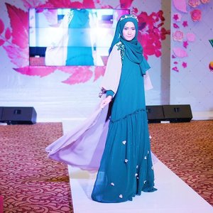 Me on stage for Fashion Show #SyariLifeStyle Midnight Garden by @missmarinaccs #Clozetteid #ZauraModels @zauramodels @hijup