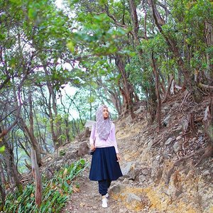 It feels good to be lost in the right direction 🍃🍂 #ElhasbuStyle wearing Pants Skirt @elhasbu #ClozetteId