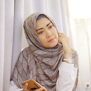 I'm erasing all of the unwanted drama out of my life because at the end of the day i'm just trying to be happy 💕 Scarf @vanillahijab #luluxvanillahijab #ClozetteId