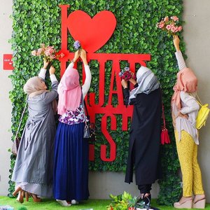 Prepare for @hijab_fest !! don't miss it !! saya, @dianpelangi dan @zauramodels inshaAllahakan hadir di #HijabFest2015 #ClozetteId 😊😊