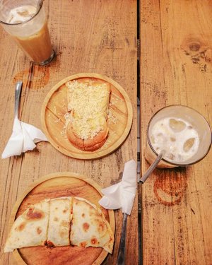 Afternoon coffee #latepost #foodie #foodstagram #foodgawker  #kulinerjakarta #foodporn #foodstagram  #foodgasm #mouthgasm #foodphotography #food52 #foodtruck #foodpic #jktgo #manualjkt #jakartafoodbang #jktfoodbang  #jktfood  #tasyaeats #zomato #zomatoid #TasyaForZomato #Clozetteid