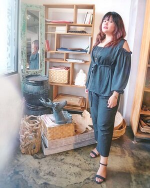 Pose ngajak berantem 💪
·
·
#ootd #ootdindo #outfitoftheday #lookoftheday #fashion #fashiongram  #outfit #clothes #wiw #envywear #instafashion #outfitpost #fashionpost #todaysoutfit #fashiondiaries #clozetteid  #bloggerceria #bloggerceriaid