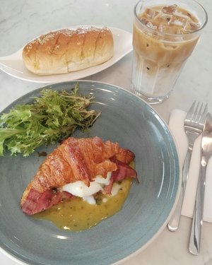 Croissant Benedict + Coffee Latte + Buttery Garlic Bread = LYFE