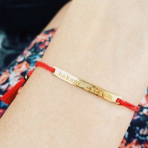 Means no worries.
#bracelet #word #quote #gold #fashion #clozetteid