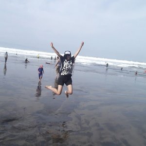 JUMP! /ah,  my brother photobomb the pic/ #Beach #JUMP #throwback #ClozetteID
