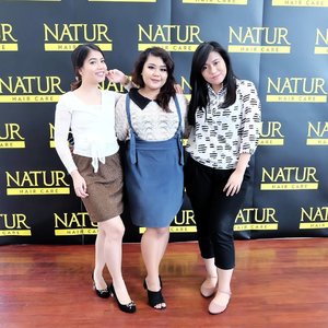 Yesterday with @backtonatur, Marsha Timothy, and Dian Sastro. HAPPY? 😏
-
#HairBeautyDating #NaturHairCare #KuatDariAkar #NaturShampoo #RambutRontok #NaturIndonesia #ClozetteID