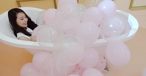 Balloons bath? 😆#tb at #lakme9to5makeupworld at @senayancity! 💖#Lakmegals #alldaynotouchup#bloggermafia