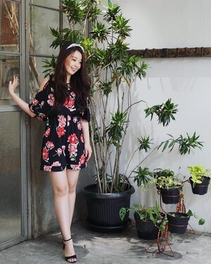 Wearing Floral Tropical Jumpsuit from @kumiroom! 🌺
Bahan nya adem dan nyaman buat dipakai.. Dan di @kumiroom sendiri menyediakan baju" berkualitas dengan harga terjangkau loh! Don't forget to check their collection! 💕💕
#kumiroom
#ootd
#fashion
#endorsement